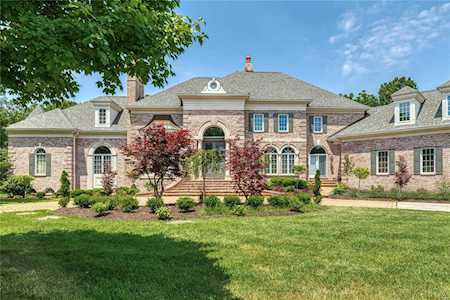 1103 Highland Pointe Dr Town And Country, MO 63131