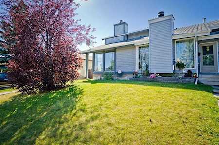 39 Templehill Place NE Calgary, AB T1Y 4B8