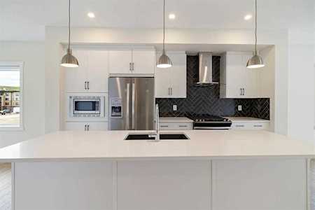 704 Greenbriar Common NW Calgary, AB T3B 6J2