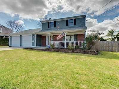 23 Maplecrest Ave North Providence, RI 02911