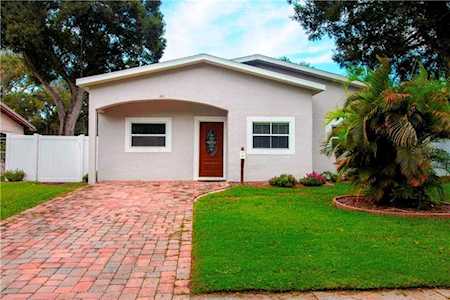 161 SW Lincoln CIRCLE N St Petersburg, FL 33703