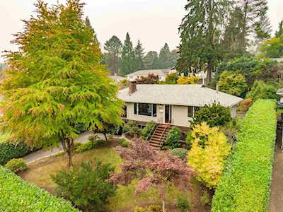 923 Huntingdon Crescent North Vancouver, BC V7G 1M4
