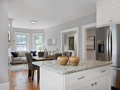 261 Walnut St #3 Brookline, MA 02445