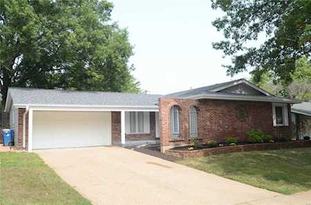 691 Twigwood Dr Ballwin, MO 63021