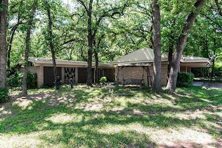 2202 Los Robles Street Grapevine, TX 76051