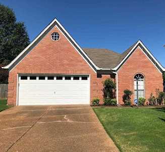 1135 E Dove Hollow Cir Memphis, TN 38018