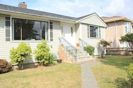 7917 16th Avenue Burnaby, BC V3N 1R4