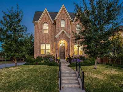 736 Elsbeth Street Dallas, TX 75208