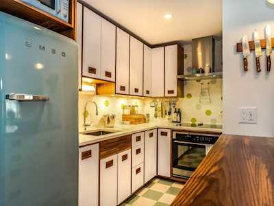 141 W 13th Street #108 North Vancouver, BC V7M 1N5