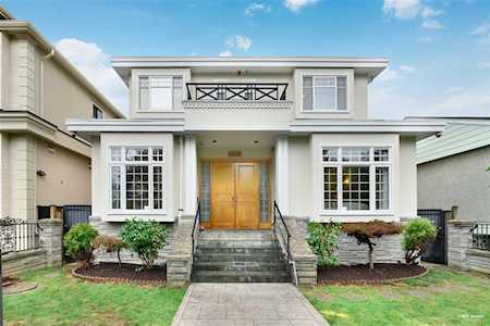 6838 Brooks Street Vancouver, BC V5S 3J7