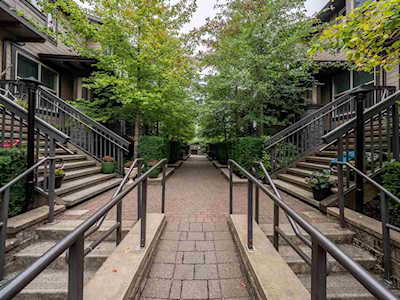 308 E 14th Street #9 North Vancouver, BC V7L 2N6