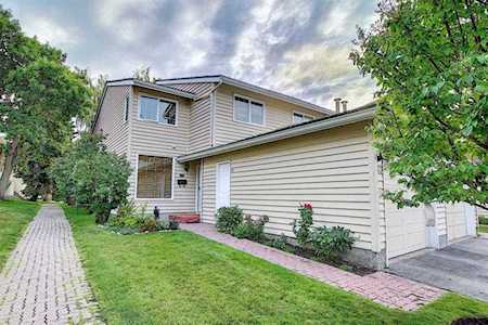 373 Point Mckay Gardens NW Calgary, AB T3B 5C1