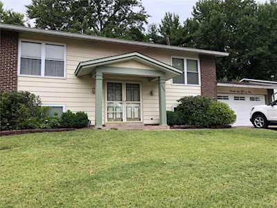 2549 Wesglen Estates Maryland Heights, MO 63043