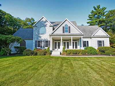 142 Mastro Dr Franklin, MA 02038