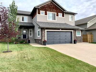 34 Oscar Ct Red Deer, AB T4P 0E8