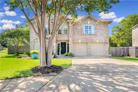 8412 Nairn DR Austin, TX 78749