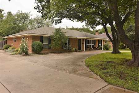 4212 Springbranch Drive Benbrook, TX 76116