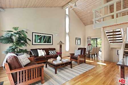 3284 Hillock Drive Los Angeles, CA 90068