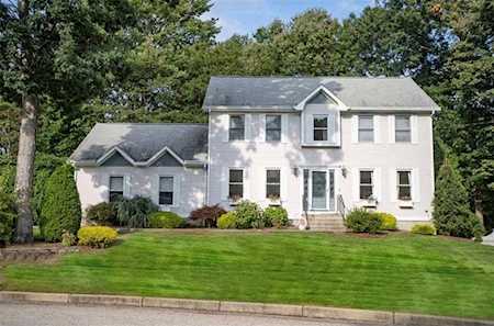 30 Derbyshire Dr Cranston, RI 02921