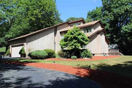 40 Horizon Dr Cranston, RI 02921