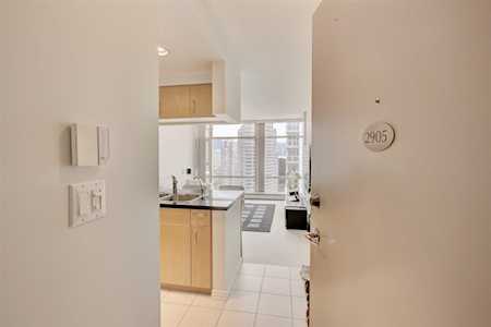 198 Aquarius Mews #2905 Vancouver, BC V6Z 2Y4