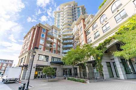 4028 Knight Street #318 Vancouver, BC V5N 5Y8