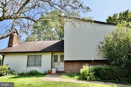 2 Pheasant Run Ct Sterling, VA 20164