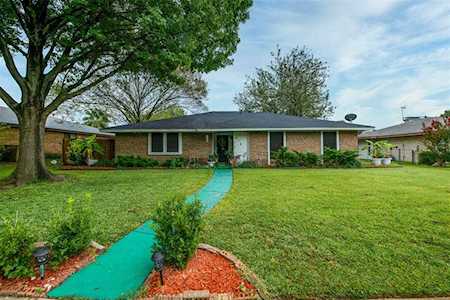 814 Waynelee Drive Lancaster, TX 75146