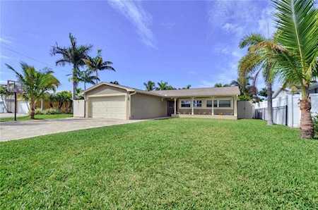 564 Lillian Dr Madeira Beach, FL 33708
