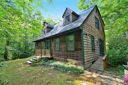 28 Bell Schoolhouse Rd Richmond, RI 02892
