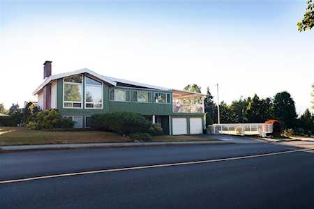 6061 Gilley Avenue Burnaby, BC V5H 3W5