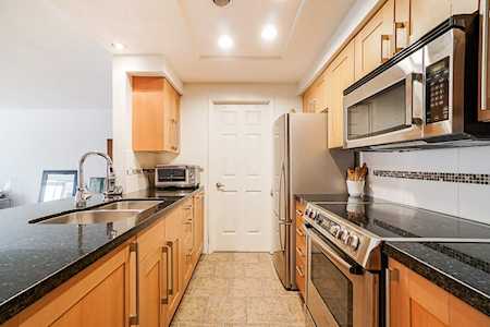 2412 Alder Street #101 Vancouver, BC V6H 3Z4