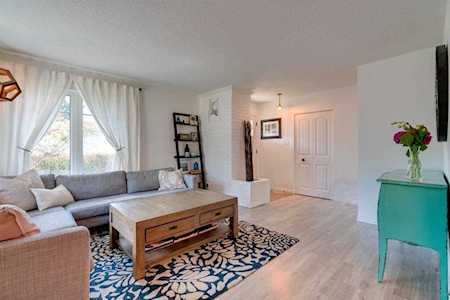 4819 Vanguard Rd NW Calgary, AB T3A 0R5