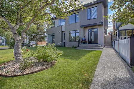 2403 3 Ave NW Calgary, AB T2N 0L2