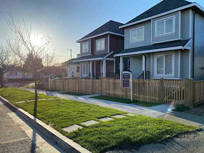 4987 Moss Street Vancouver, BC V5R 3T5
