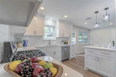 2620 Lakeland Drive Dallas, TX 75228