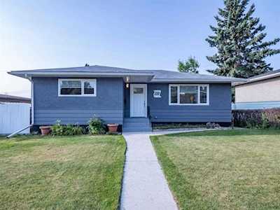 1081 Northmount Dr NW Calgary, AB T2L 0C1