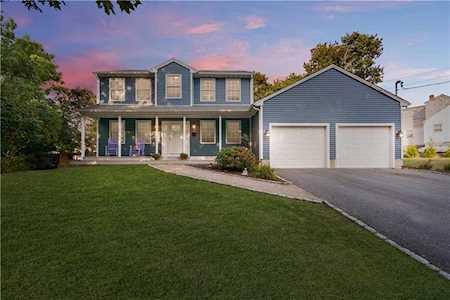 26 Mount Hope Ave Tiverton, RI 02878