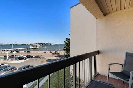 677 Quincy Shore Dr #311 Quincy, MA 02170