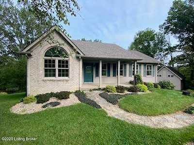 64 Hickory Woods Ct Taylorsville, KY 40071