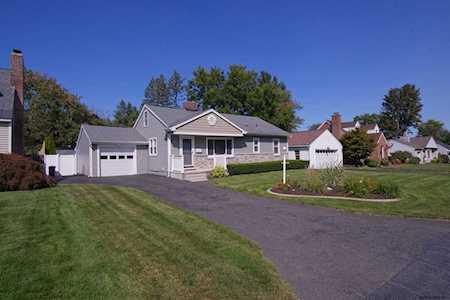 40 Parkwood Dr Albany, NY 12205