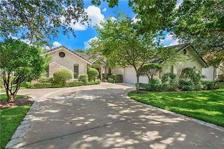 16 Tiburon DR The Hills, TX 78738