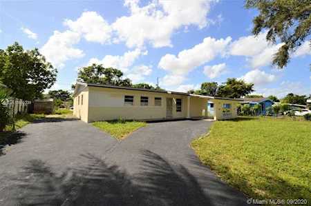 18720 NW 32nd Ave Miami Gardens, FL 33056