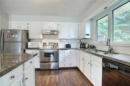 156 Ranch Estates Dr NW Calgary, AB T3G 1K4
