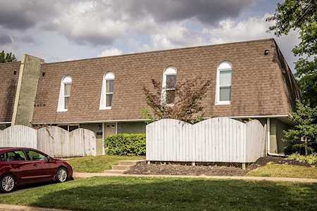 202 La Fontenay Ct Louisville, KY 40223