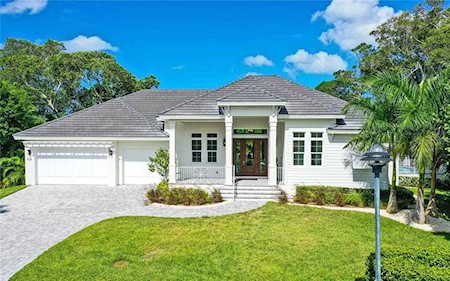 525 Reclinata Dr Longboat Key, FL 34228