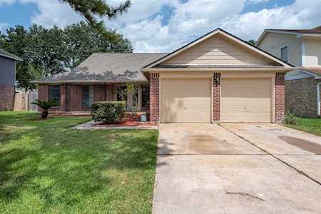 10106 Early Spring Dr Houston, TX 77064