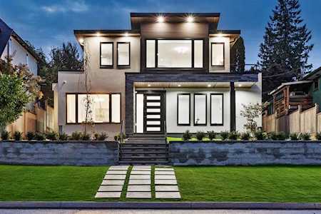 1090 Adderley Street North Vancouver, BC V7L 1T3