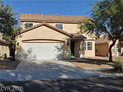 8012 Roundup Ridge St Las Vegas, NV 89131