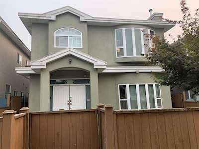2686 Waverley Avenue Vancouver, BC V5S 1E7